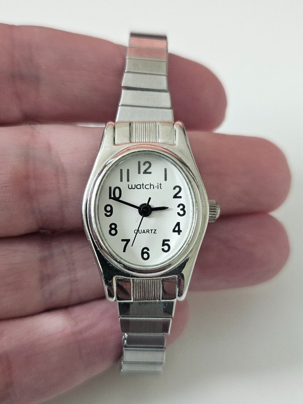 Vintage Watch-It | Women's Silver Tone Quartz Watch | Stretch Band